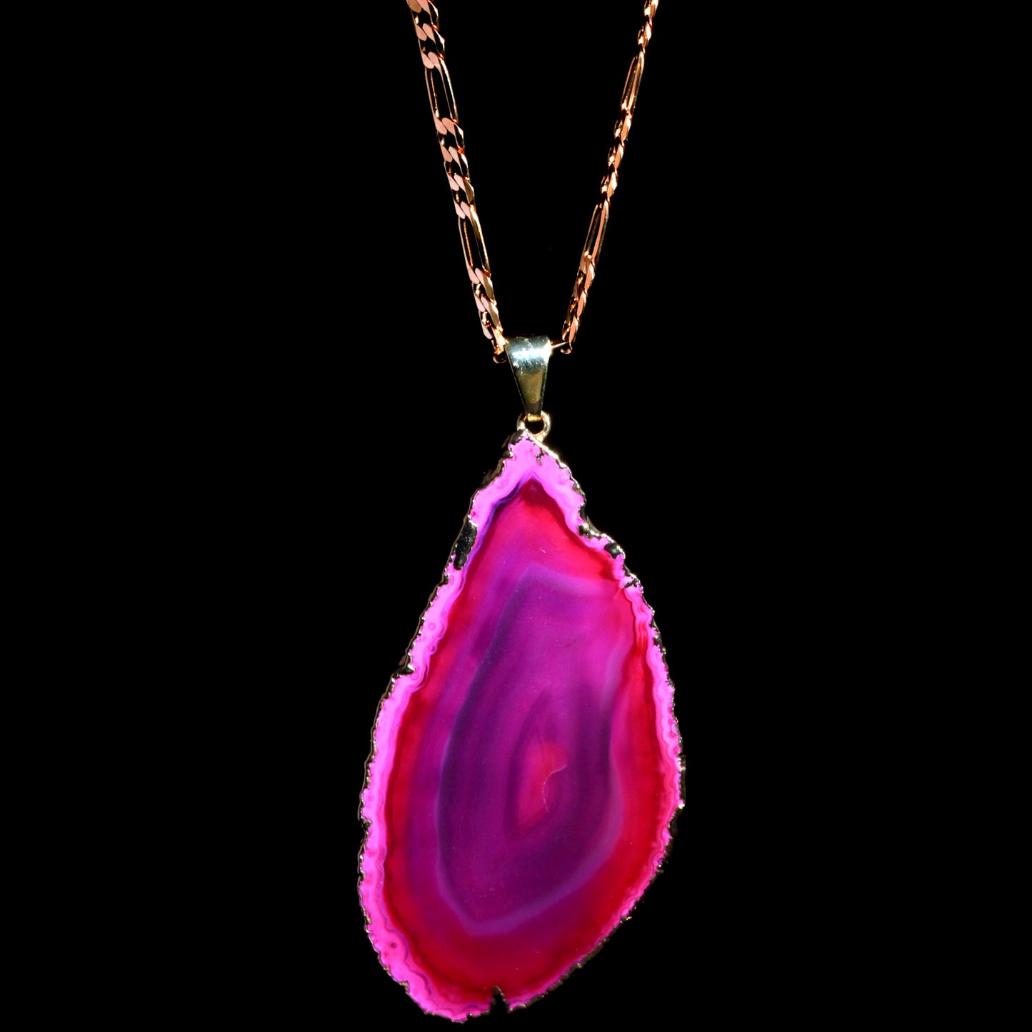 Fuchsia Agate Slice on Figaro